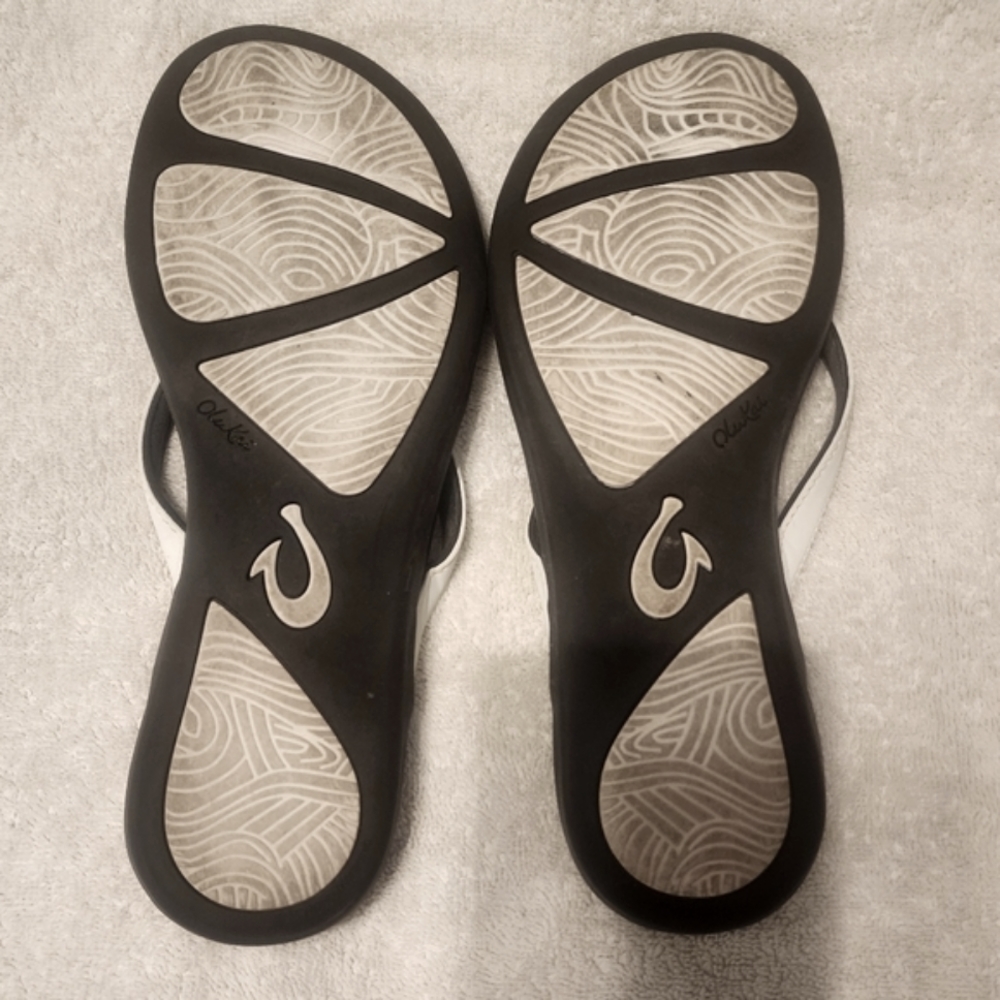 Olukai Women's Ho'opio Leather Flip Flop - Picture 4 of 5